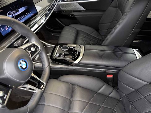 Certified 2023 BMW i7 xDrive60 w/ Executive Package 2 image 19