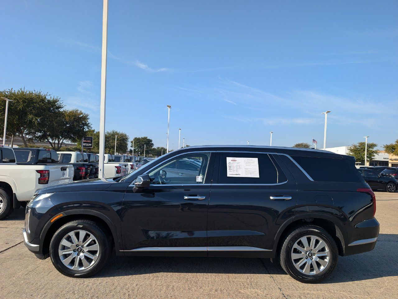 Used 2025 Hyundai Palisade SEL FWD image 3