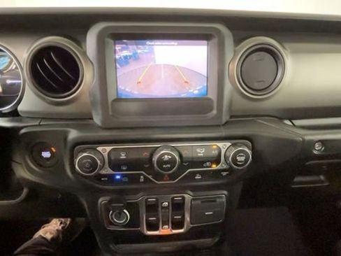 Used 2023 Jeep Wrangler Unlimited AWD/4WD image 32