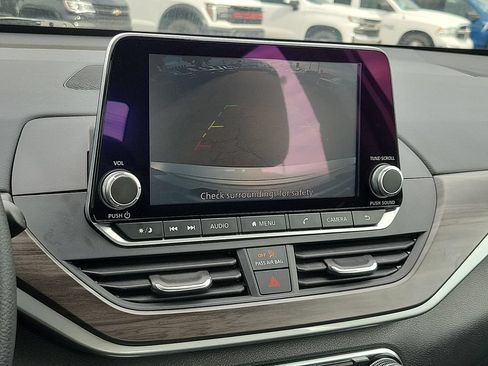 Used 2025 Nissan Altima 2.5 SV FWD image 16
