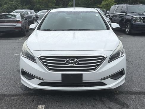 Used 2016 Hyundai Sonata SE FWD image 2