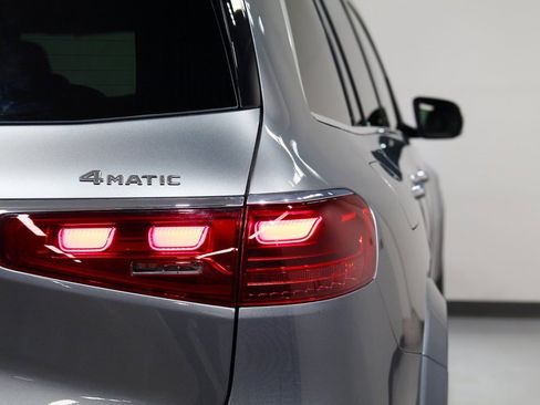 Used 2025 Mercedes-Benz GLS 450 4MATIC image 14