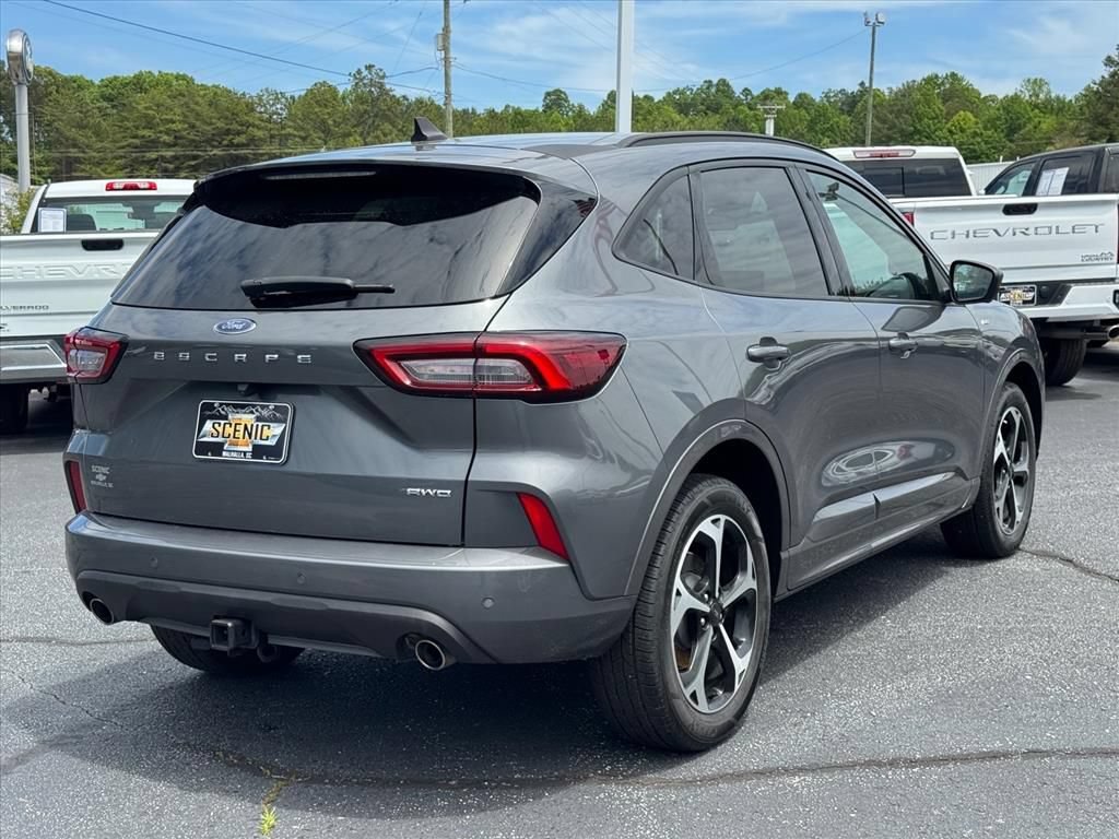 Used 2023 Ford Escape ST-Line Select w/ Tech Pack #2 AWD/4WD image 3