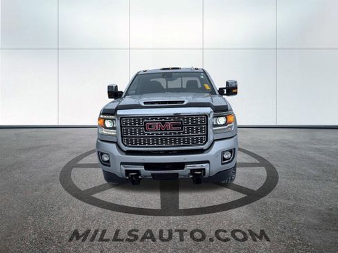 Used 2019 GMC Sierra 2500 Denali w/ Duramax Plus Package image 2