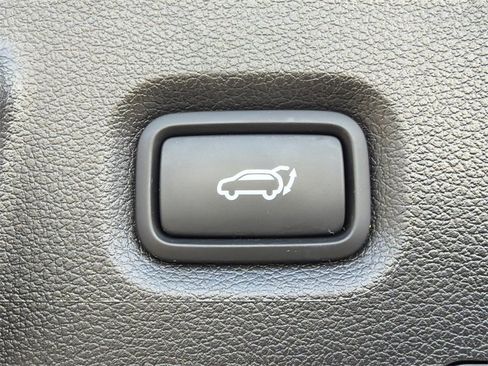 Used 2023 Hyundai Santa Fe SEL image 19