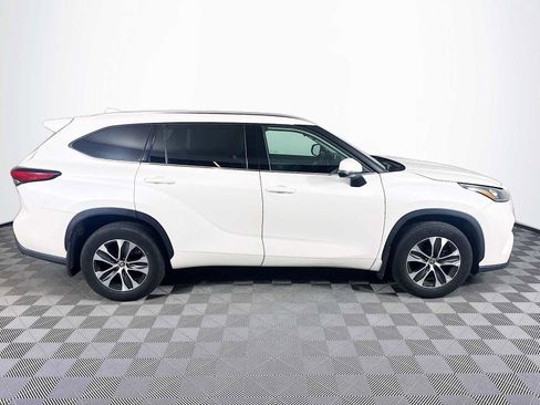 Used 2020 Toyota Highlander XLE image 4