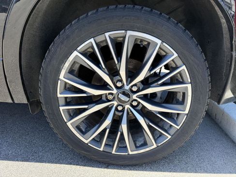Used 2024 Cadillac XT4 Sport AWD/4WD image 15