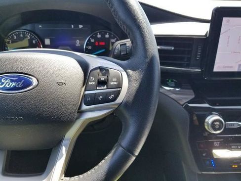 Used 2021 Ford Explorer Limited w/ Equipment Group 301A AWD/4WD image 26