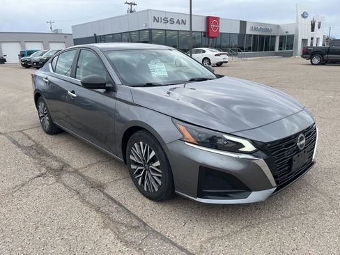 Used 2024 Nissan Altima 2.5 SV image 6