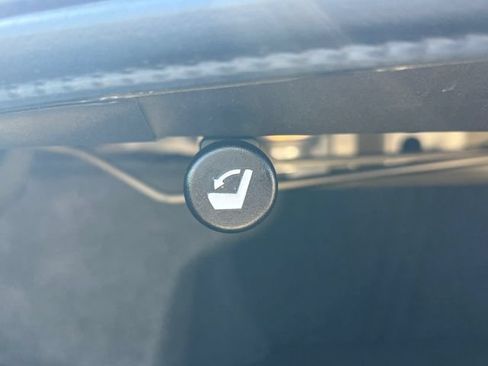 Used 2024 Nissan Altima 2.5 SV FWD image 9