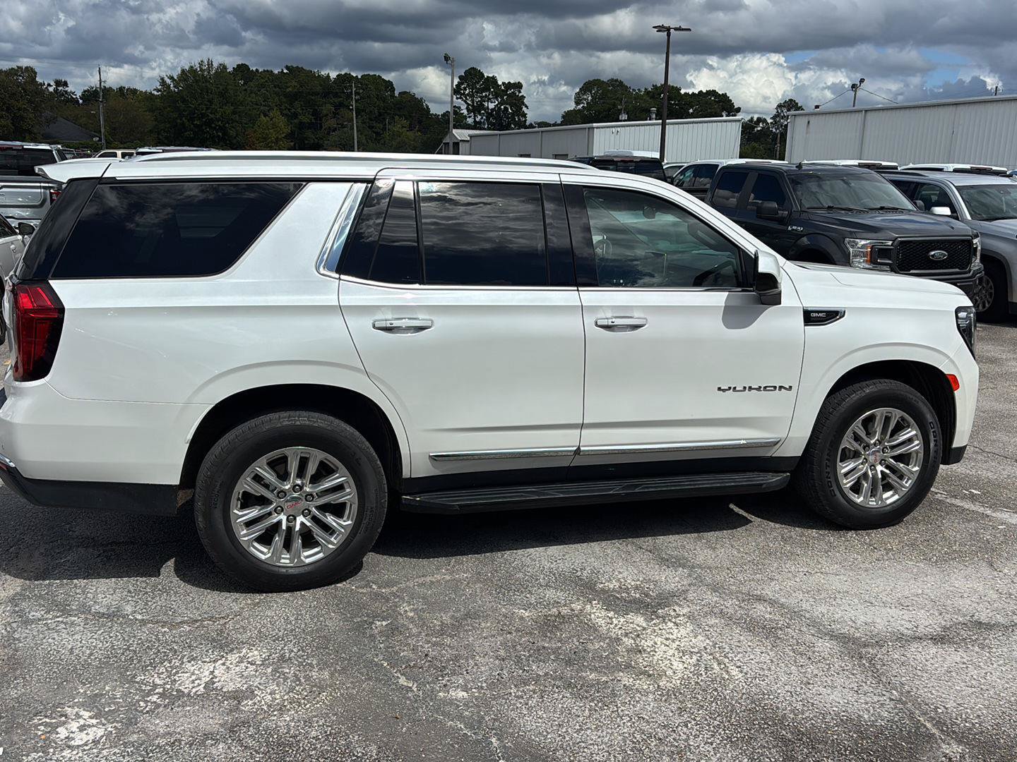 Used 2023 GMC Yukon SLT RWD image 8