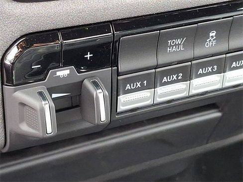 Used 2024 RAM 2500 Tradesman w/ Chrome Appearance Group image 17