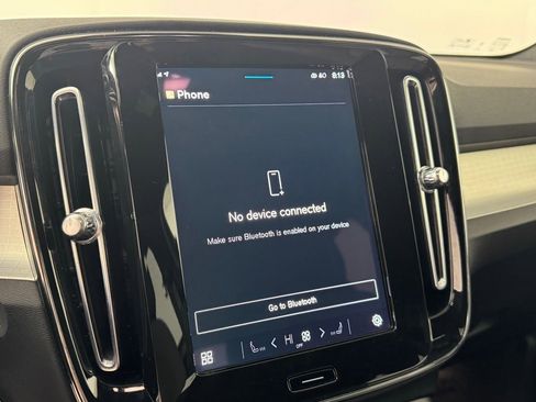 Used 2024 Volvo XC40 B5 Core image 16