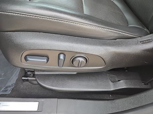 Used 2023 GMC Acadia SLT image 48