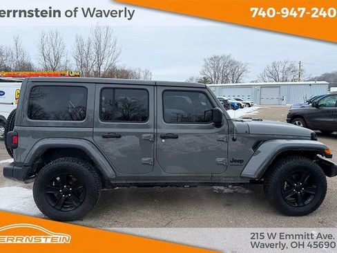 Used 2023 Jeep Wrangler Sahara image 27