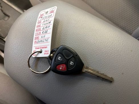 Used 2011 Toyota RAV4 4WD image 29