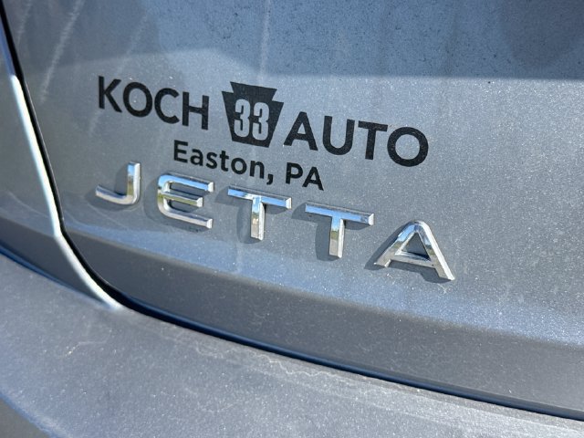 Used 2024 Volkswagen Jetta SE w/ Panoramic Sunroof Package FWD image 18