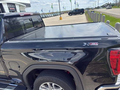 Used 2020 GMC Sierra 1500 SLT w/ SLT Premium Package AWD/4WD image 3
