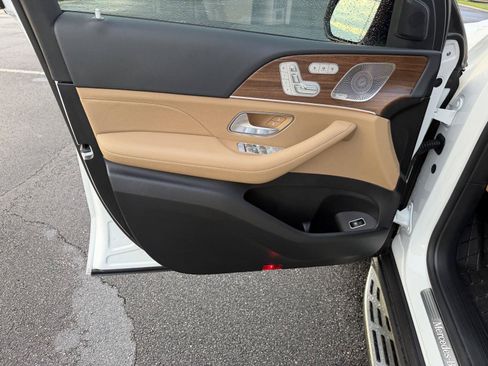 Used 2025 Mercedes-Benz GLS 450 4MATIC image 19