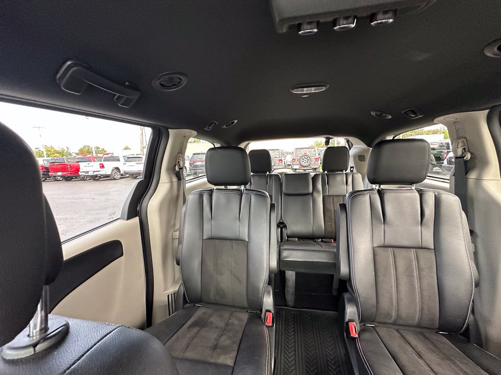 Used 2019 Dodge Grand Caravan SXT w/ Mopar Premium Addition Group FWD image 22