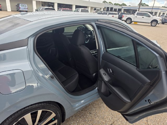 Used 2025 Nissan Sentra SV w/ Trunk Package FWD image 14