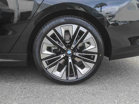 Certified 2025 BMW 530i image 8