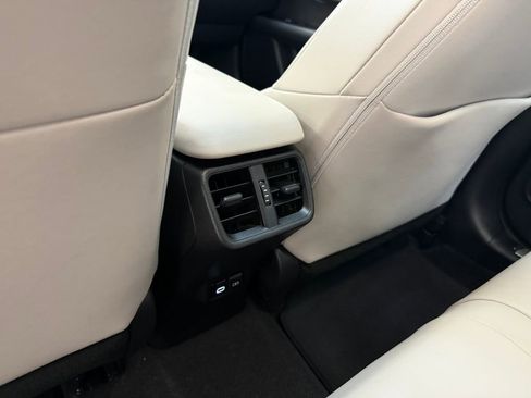 Used 2022 Lexus UX 200 image 17