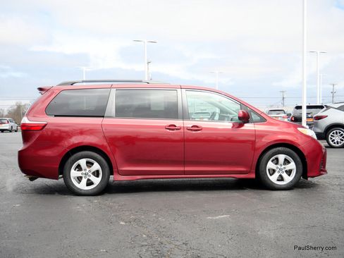 Used 2018 Toyota Sienna LE image 14