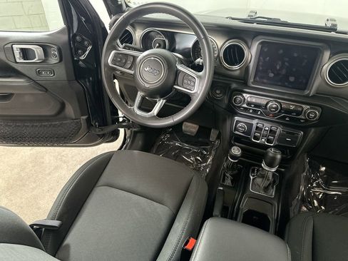 Used 2023 Jeep Wrangler Unlimited Sahara AWD/4WD image 17