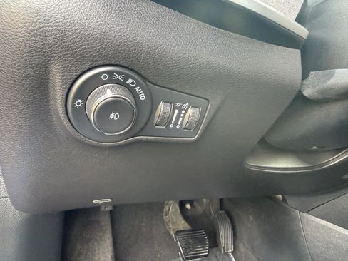 Used 2024 Jeep Compass Latitude image 25