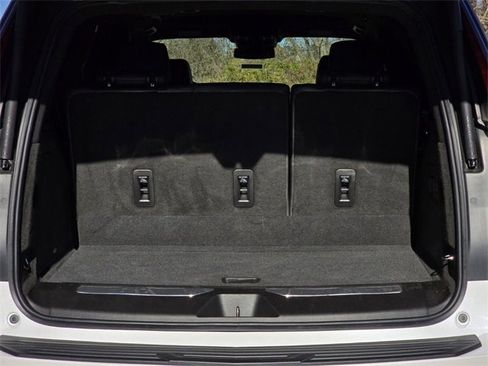 Used 2021 Cadillac Escalade Luxury image 9