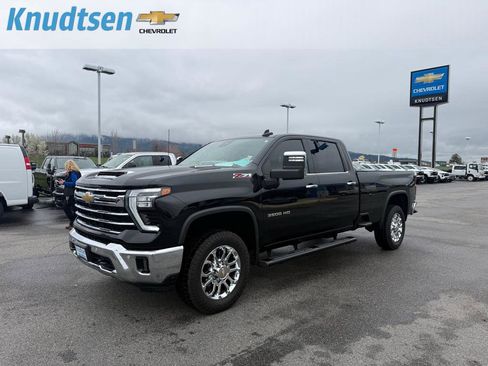 Used 2024 Chevrolet Silverado 3500 LTZ w/ LTZ Premium Package image 3