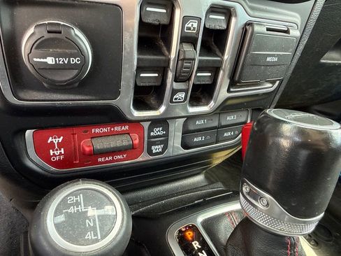 Used 2020 Jeep Gladiator Rubicon w/ Dual Top Group AWD/4WD image 27