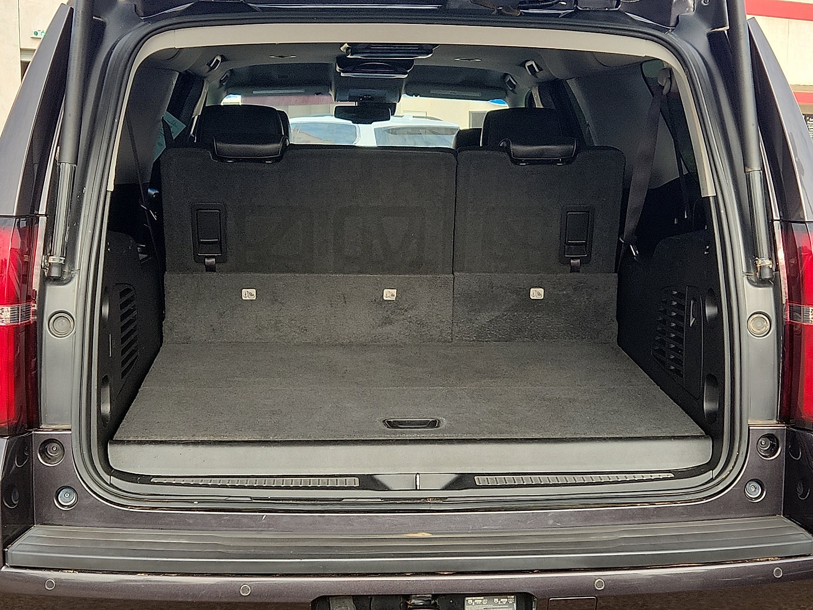 Used 2018 Chevrolet Suburban LT RWD image 11
