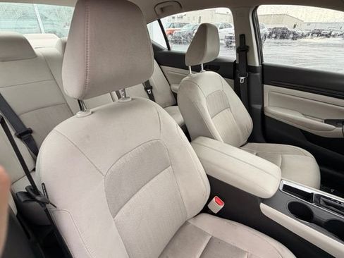 Used 2025 Nissan Altima 2.5 SV FWD image 23