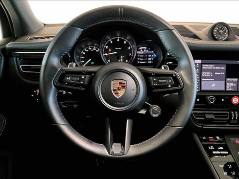 Used 2026 Porsche Macan AWD/4WD image 18