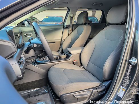 Used 2025 Kia K4 LXS image 7