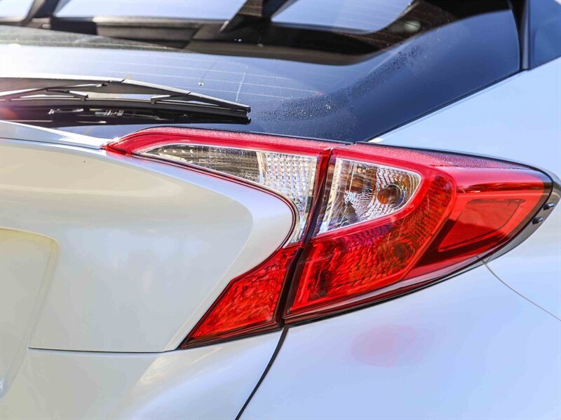 Used 2019 Toyota C-HR LE FWD image 15