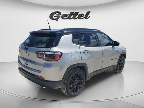 Used 2022 Jeep Compass Latitude FWD image 5