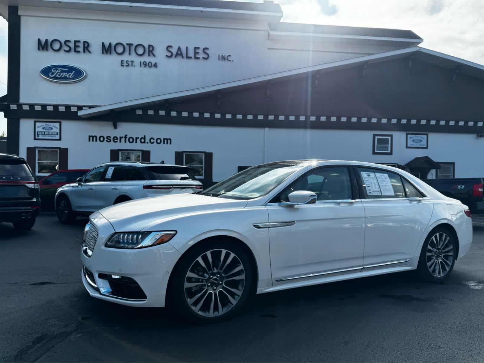 Used 2017 Lincoln Continental Reserve w/ Luxury Package FWD image 1
