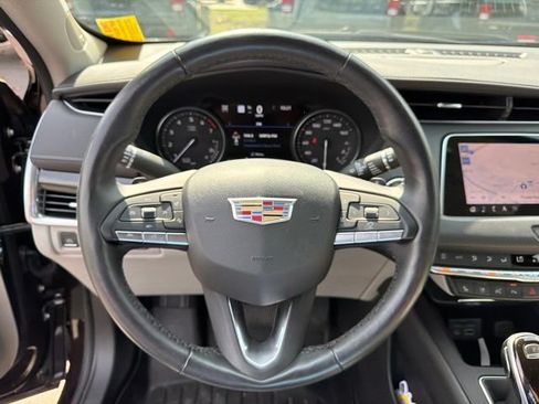Used 2021 Cadillac XT4 Premium Luxury AWD/4WD image 23