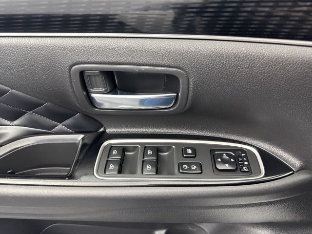 Used 2021 Mitsubishi Outlander 4WD Plug-In Hybrid image 34