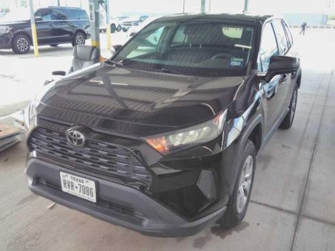 Used 2022 Toyota RAV4 LE image 1