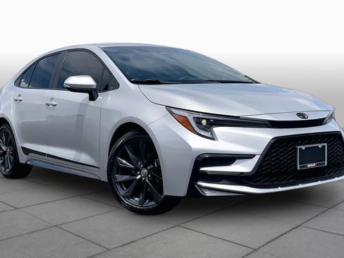 Used 2023 Toyota Corolla SE FWD image 3