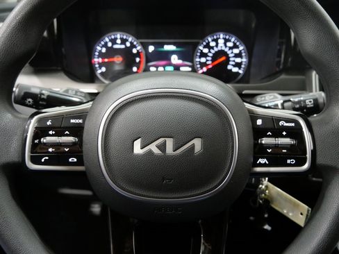 Used 2023 Kia Sorento LX image 16
