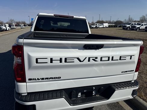 Used 2023 Chevrolet Silverado 1500 Custom image 9