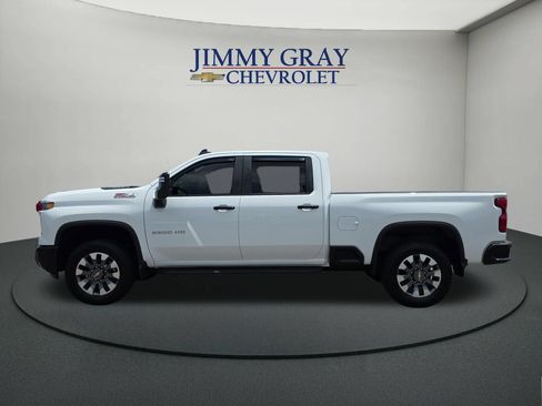 Used 2024 Chevrolet Silverado 2500 Custom w/ Custom Convenience Package AWD/4WD image 2