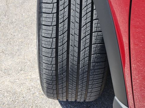 Used 2025 Honda Pilot EX-L image 11