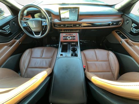 Used 2022 Lincoln Aviator Reserve image 3