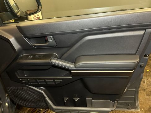 Used 2025 Toyota 4Runner SR5 AWD/4WD image 16
